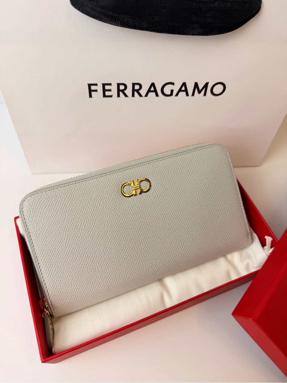 Salvatore Ferragamo Gancini Zip Around Wallet Pale Blue Gray Saffiano Leather - Picture 4 of 14